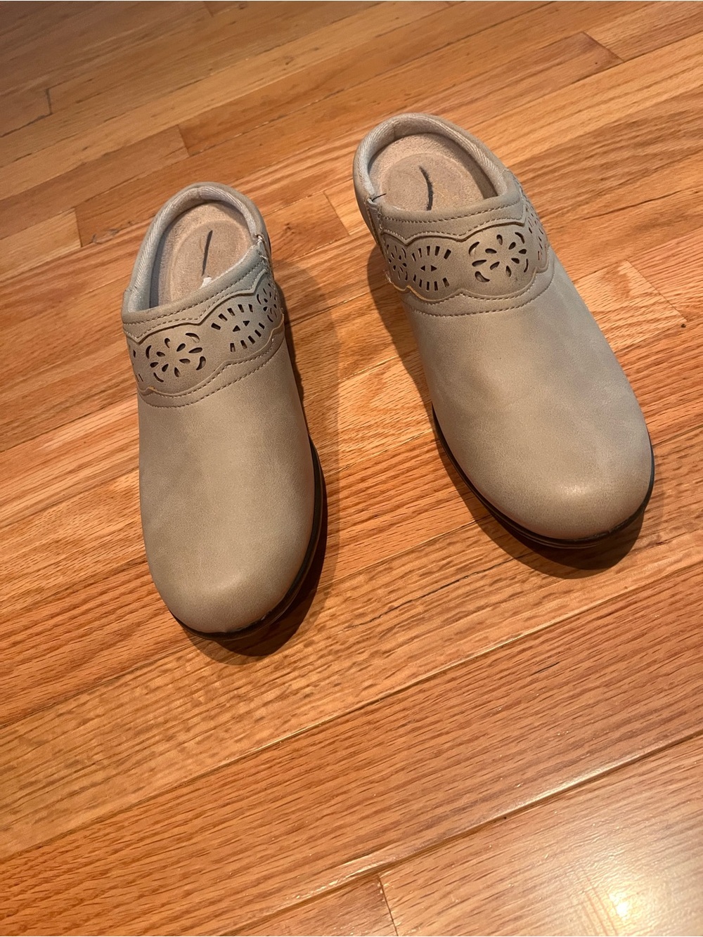 easy street Taupe Slip-On Clogs with Decorative Laser Cut size 7
